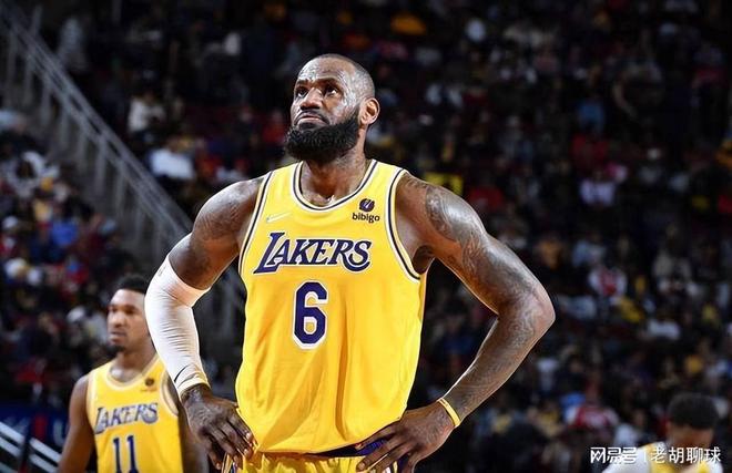 比赛第23圈，诺里斯追赶角田时四轮出白线，被赛会记录。（第23圈，诺里斯追角田时四轮越过白线，遭赛会记录）