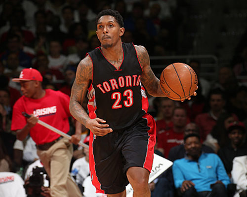 球星生日夜梅开二度，收获双喜（生日之夜两度破门，双喜临门）