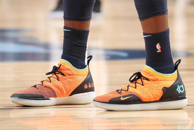 成都蓉城祝贺铜梁龙冲超：期待我们明年中超赛场见（成都蓉城恭贺铜梁龙成功冲超，期待明年中超赛场相见）