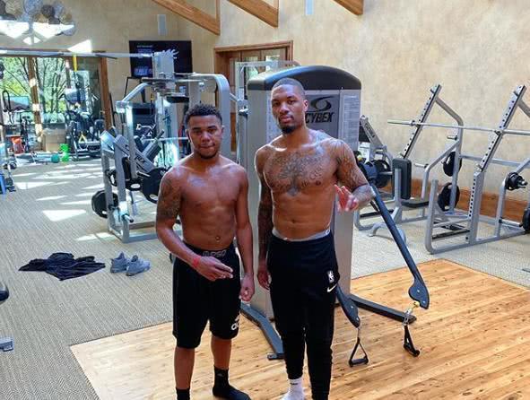 博洛尼亚3-0大胜乌迪内斯，波贝加梅开二度，贝尔纳代斯基建功（博洛尼亚3比0完胜乌迪内斯：波贝加梅开二度，贝尔纳代斯基破门）