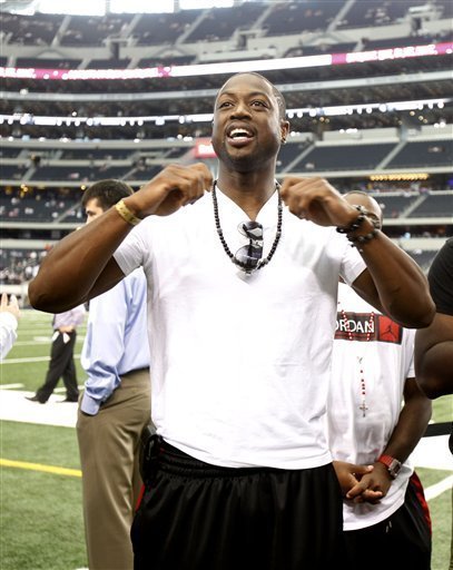 汉堡官方：格拉策尔右大腿肌肉纤维撕裂，将缺阵今年剩余比赛（汉堡官宣：格拉策尔右大腿肌肉纤维撕裂，无缘今年剩余所有比赛）