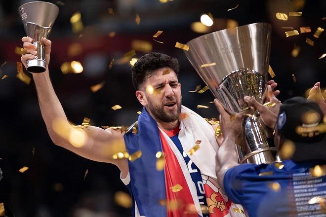 皇马官方：马斯坦托诺参加部分训练，阿拉巴在室内单独训练（皇马官方更新：马斯坦托诺参与部分合练，阿拉巴室内独训）