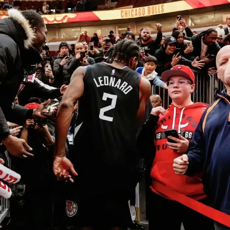 15投4中陷入挣扎！弗拉格暴露体能短板 糟糕的三分投射成最大掣肘（15投仅4中手感低迷！弗拉格体能隐忧暴露 三分失准成最大瓶颈）