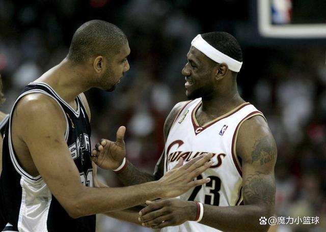 另一个半球的思念，奥斯卡晒出在家观看海港亚冠比赛照片（远隔半球仍心系海港，奥斯卡在家观战亚冠晒照）