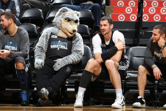 球队末节逆转成功，战术调整显著（末节发力完成逆转，战术调整成效突出）