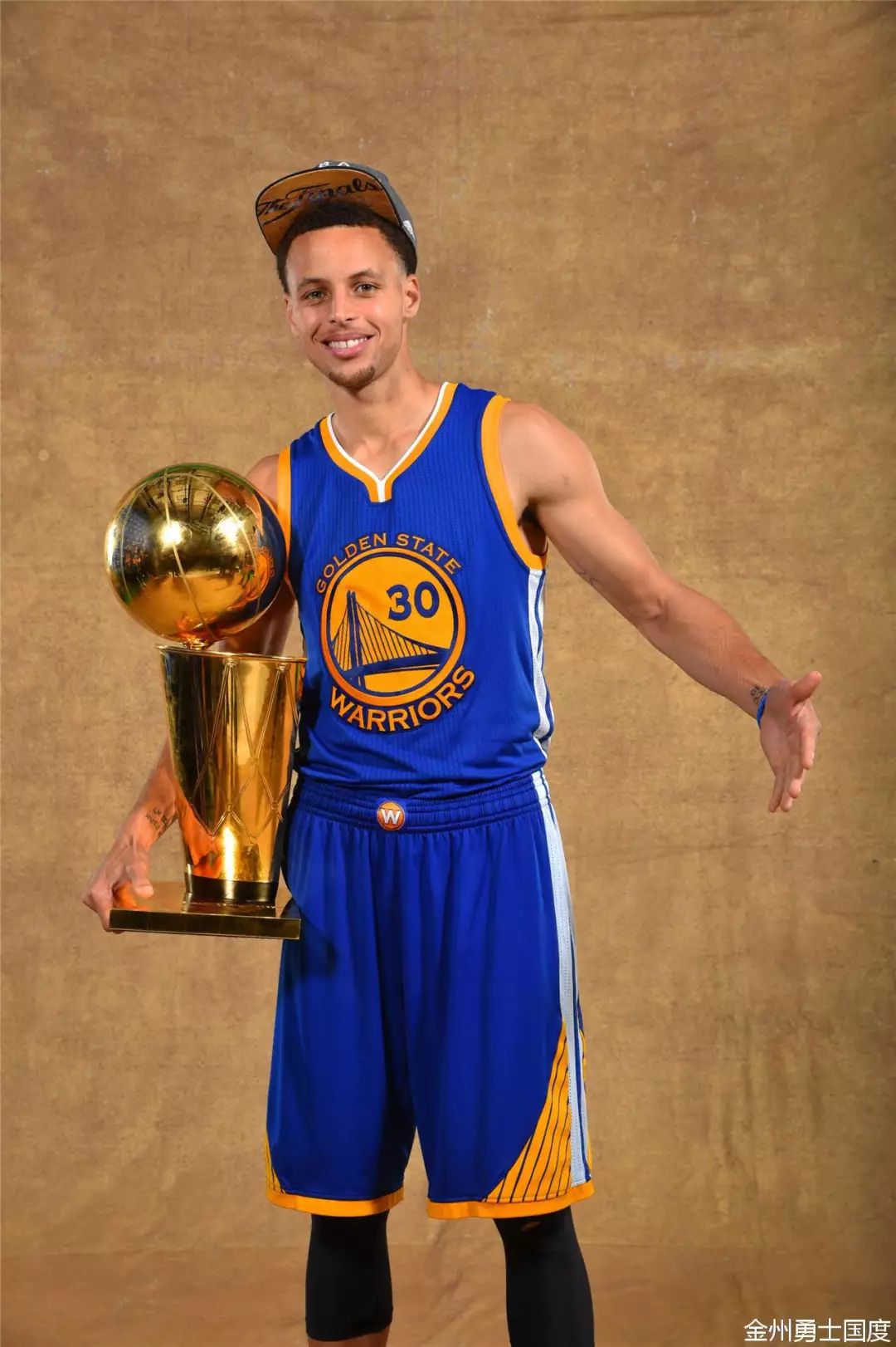 名记：萨拉赫觉得斯洛特被舆论影响，自己不上时球队没有更好（名记：萨拉赫称斯洛特受舆论干扰，自己缺阵时球队并未更好）