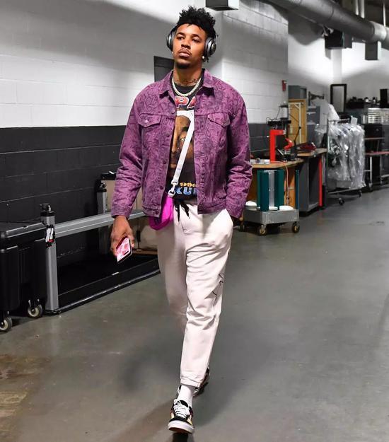 亚冠卡位生死战！布里兰主场无敌争出线，江原FC客场搏命追积分（亚冠关键卡位战：布里兰主场强势冲击出线，江原FC客场背水抢分）